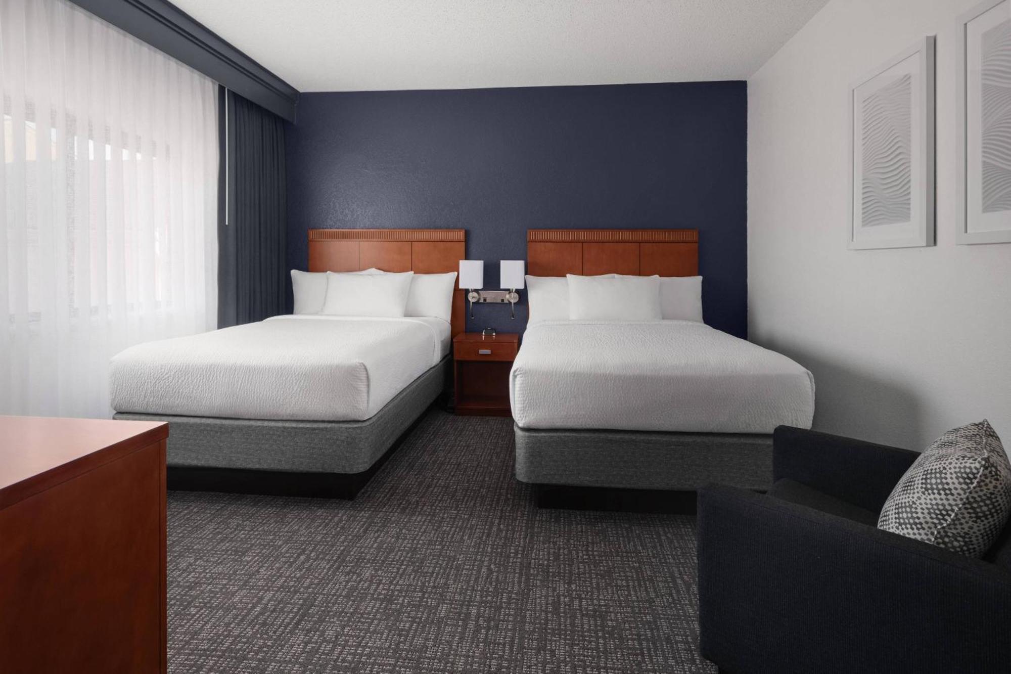 Courtyard By Marriott Роквилл Экстерьер фото