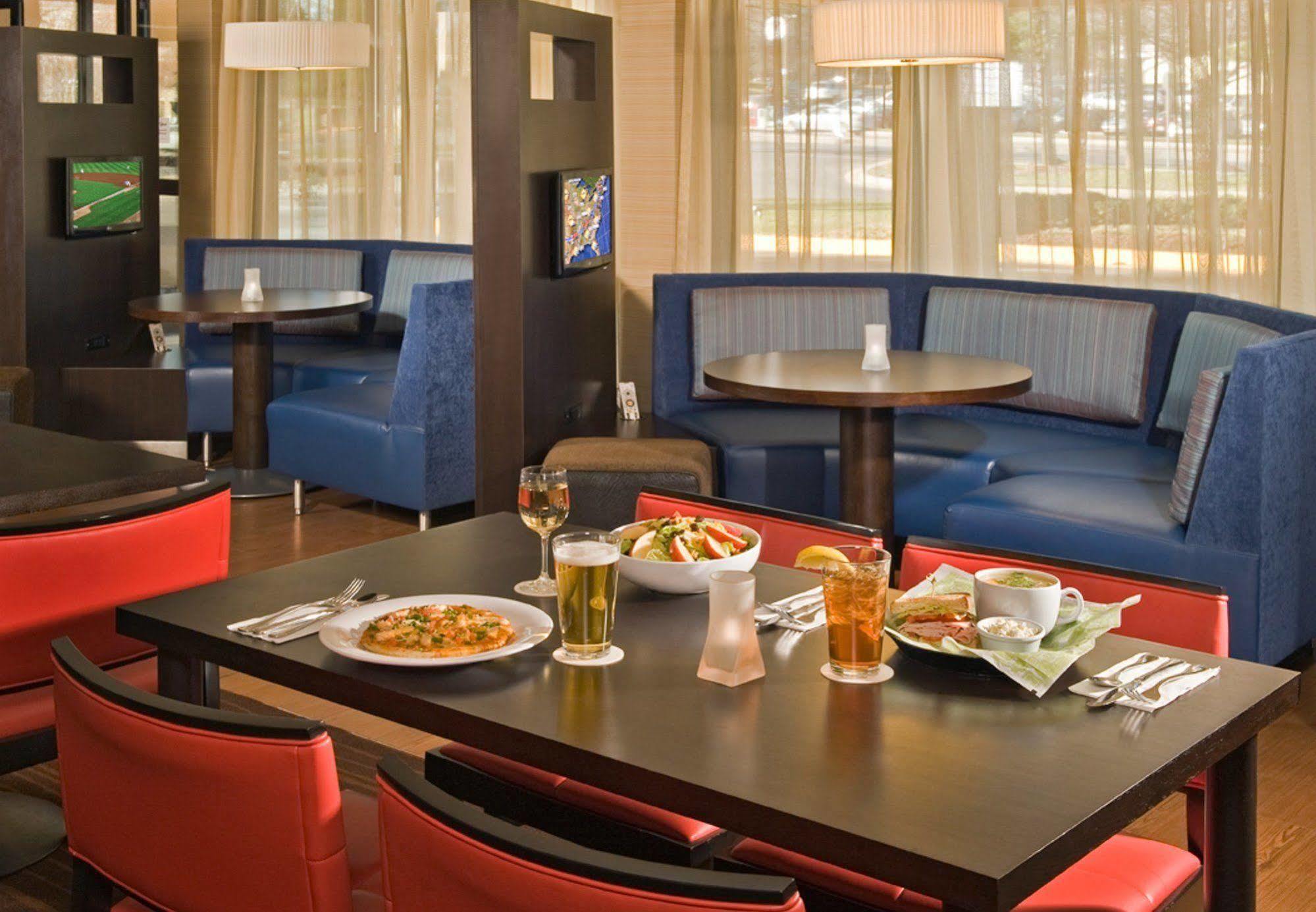 Courtyard By Marriott Роквилл Экстерьер фото