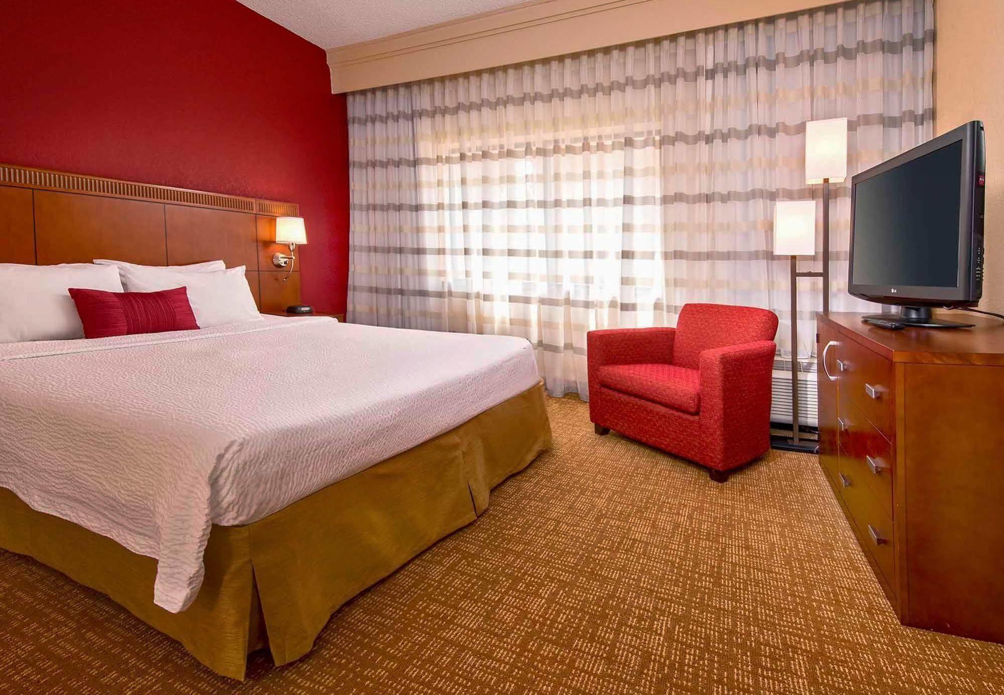 Courtyard By Marriott Роквилл Экстерьер фото
