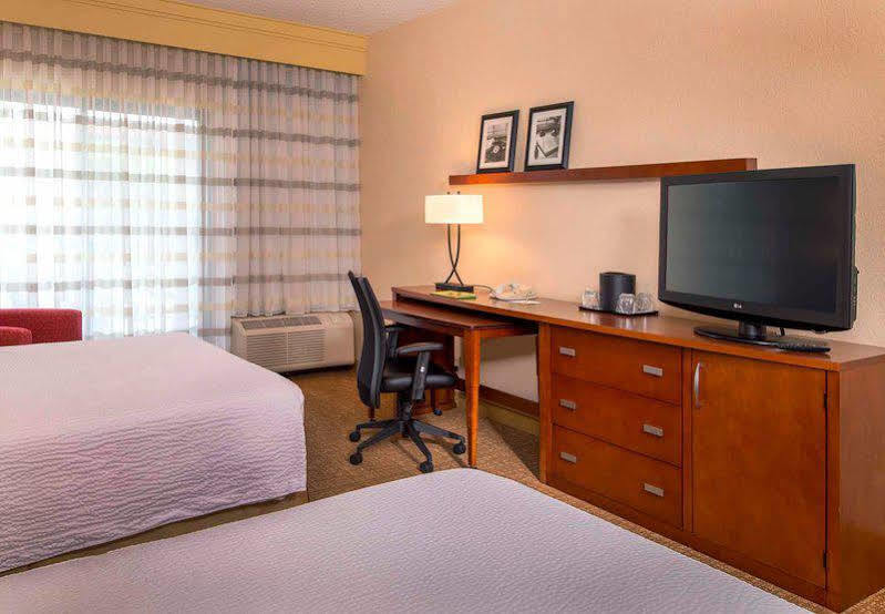 Courtyard By Marriott Роквилл Экстерьер фото